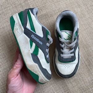 Reebok kids green and cream shoes size 9